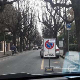 Albenga: &quot;Il cartello segnaletico davanti al parcheggio disabili ostacola le manovre&quot;