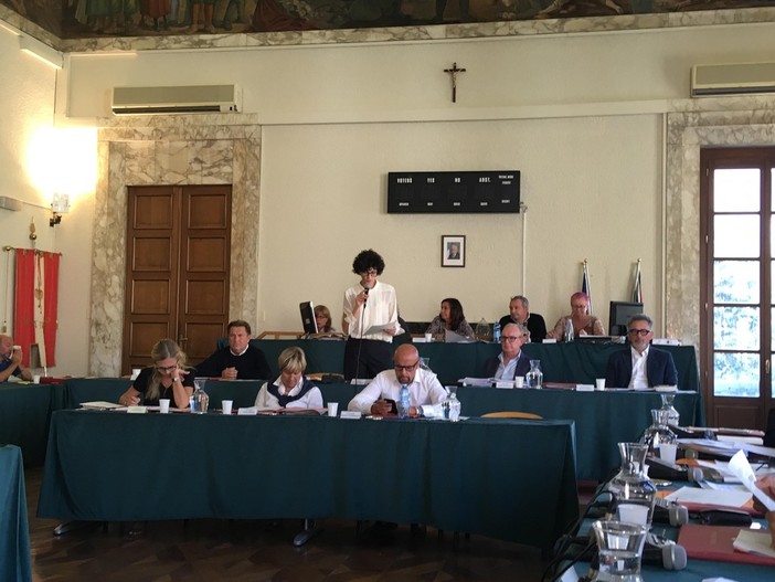 Savona, scontro maggioranza-gruppo misto, sindaco Caprioglio: &quot;L'eccessivo utilizzo dei social non porta a migliorare la città&quot;