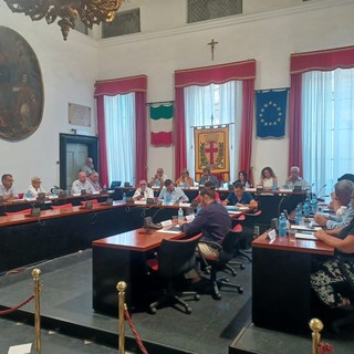 Albenga, tensioni in Consiglio comunale, approvati Bilancio di assestamento e Dup dalla maggioranza