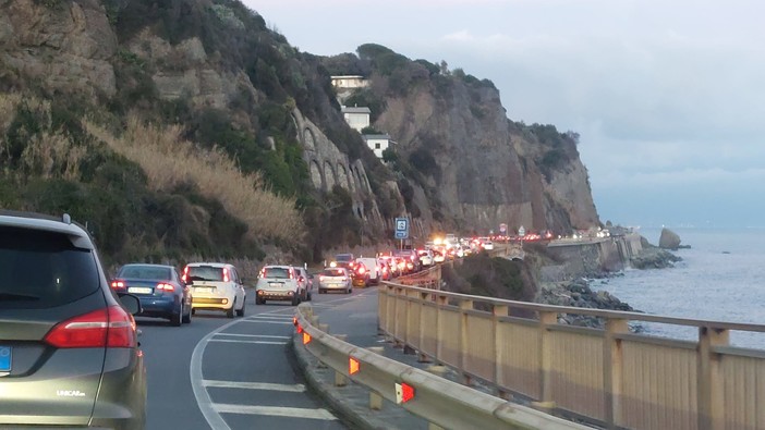 Frana sull'Aurelia a Celle, la Milano-Sanremo salva la viabilità: cantiere rimosso entro la mattina del 16 marzo