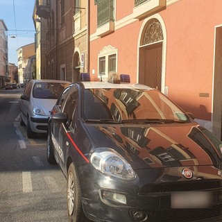 Anziano trovato senza vita in strada ad Albissola: mobilitati carabinieri e sanitari