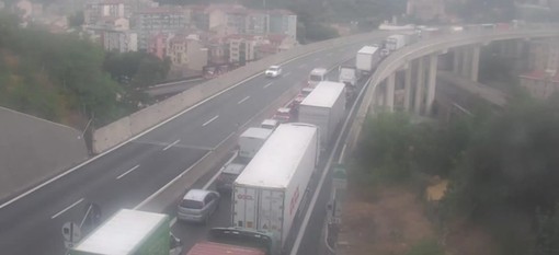 Incidente in A10 all'altezza di Albisola: traffico in tilt su autostrada e Aurelia