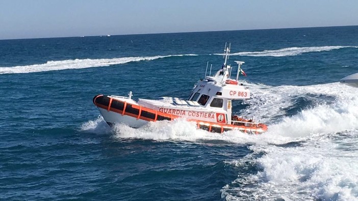 La Capitaneria di Porto soccorre due natanti in avaria