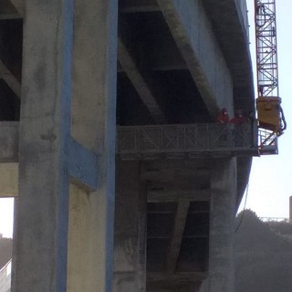 Celle, continuano gli interventi sul viadotto Costa: controlli del carroponte sull'impalcato dell'A10