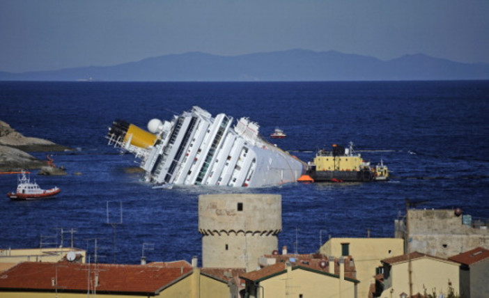 Per la 'Concordia' bisogna fare in fretta o si inabissa