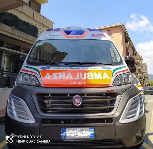 Albisola, camion aggancia ciclista: uomo in codice giallo al San Paolo