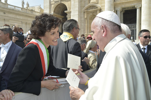 Il sindaco Caprioglio racconta il suo incontro con Papa Francesco: &quot;Emozione unica&quot;