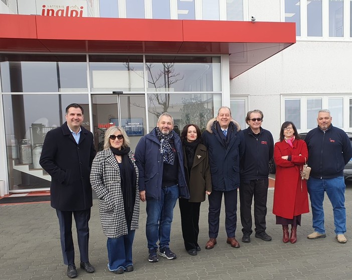 Claudio Sacchetto, l'onorevole Monica Ciaburro, Pierantonio Invernizzi, Federica Barbero Invernizzi, il senatore Patrizio La Pietra, Ambrogio Invernizzi, il prefetto Fabrizia Triolo e Giovanni Invernizzi