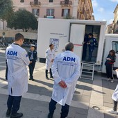 Mercato del lunedì a Savona sotto la lente dell'Agenzia delle dogane: controllati e sequestrati diversi prodotti (FOTO)