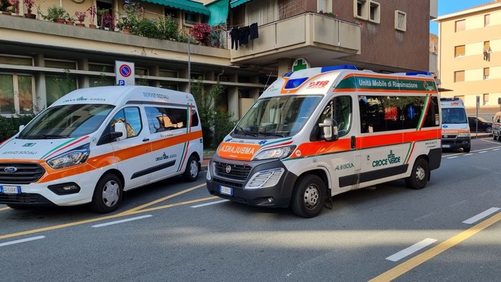 Cade dalla moto da solo, incidente sulla A10 tra Albisola e Celle: un ferito al San Paolo