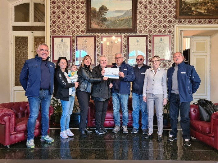 Alassio, il consorzio &quot;Un Mare di Shopping&quot; dona 2mila 300 euro all'Avis