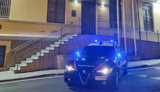 Savona, minaccia di morte l'amica della fidanzata con una pistola scacciacani: giovane denunciato dai carabinieri