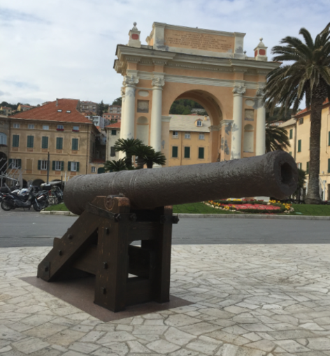 Finale Ligure: ultimato il restauro delle due bocche da fuoco simbolo della città