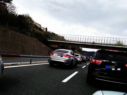 Traffico in tilt sull'A10 per lavori, code di 11 km in direzione Ventimiglia