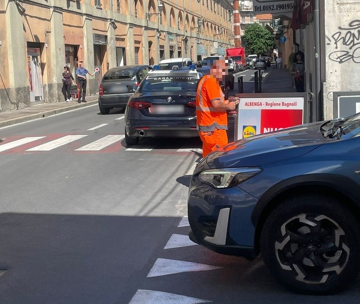 Albenga, arrestato in pieno centro storico: uomo bloccato dai carabinieri in piazza San Francesco