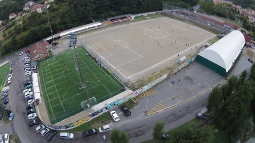 Cengio, da luglio il campo da calcio pronto a tingersi di verde con l'erba naturale