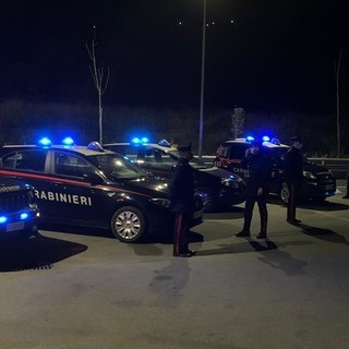 Violenze sulla moglie davanti al figlio minore: 48enne arrestato dai carabinieri a Villanova d'Albenga