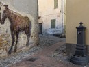 Borgio, rimosso &quot;Il cavallo di Magno&quot; dal percorso &quot;I muri raccontano&quot;. L'amarezza del sindaco Dacquino: &quot;Nessuna attenzione al rispetto dell'opera&quot;