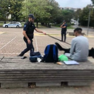 Savona, controlli della Polizia Locale in piazza delle Nazioni e Maestri dell'Artigianato