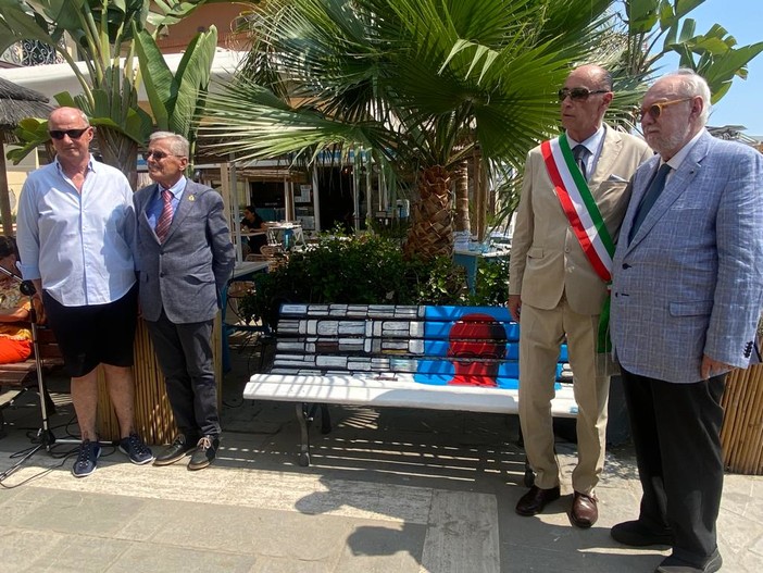 Alassio, inaugurato il restauro della panchina intitolata al Centro Pannunzio, il sindaco: &quot;In ricordo di Chiara Spadoni, il mio cuore è con lei&quot;