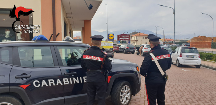 Palpeggia una donna e tenta un furto dopo essere stato dimesso: un 32enne arrestato dai carabinieri al Santa Corona