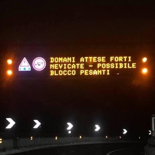 Neve in Val Bormida, le autostrade giocano d'anticipo: cartelli con avviso &quot;Possibile blocco pesante&quot;