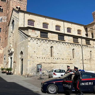 Resiste alla perquisizione dei carabinieri colpendone uno con una testata: arrestato ad Albenga un 34enne albanese