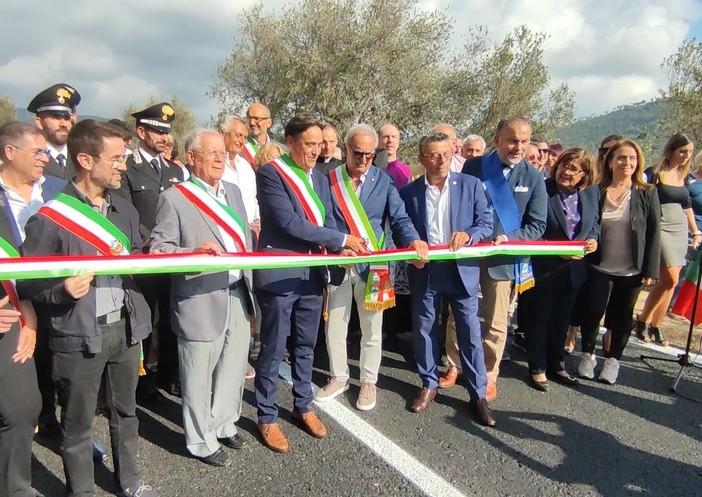 Taglio del nastro per la nuova strada Pianazzo di Giustenice - Ca Lodi - Ranzi di Pietra Ligure: &quot;Un'opera importante per tutta la Val Maremola&quot; (FOTO e VIDEO)
