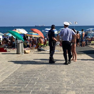 Tende e bivacchi sulla spiaggia a Savona, sanzionati 6 trasgressori ed espulso un irregolare