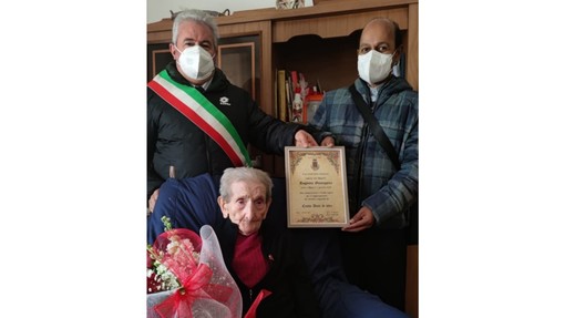 Dego, nonna &quot;Pinotta&quot; Rognone compie 100 anni (FOTO)