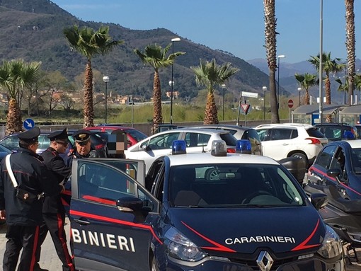 Albenga, controllo del territorio: arrestati due ladri specializzati in furti in esercizi commerciali