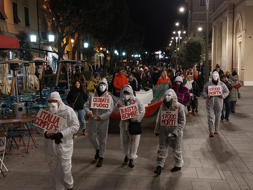 Guerra in Medio Oriente, corteo per la Palestina a Savona: &quot;Basta bombe&quot; (FOTO E VIDEO)