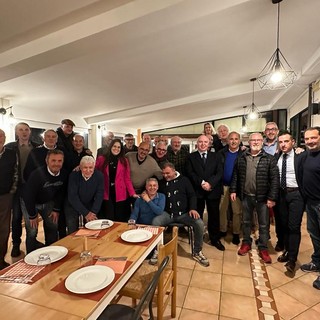 Festa per Pulp in Valmaremola: una serata per celebrare il successo del calendario 2023 dedicato alle rivisitazioni del grande cinema