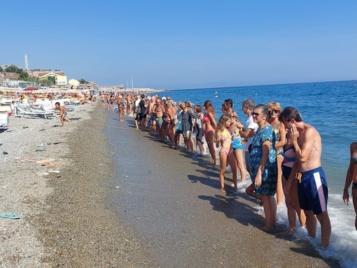 Golar Tundra, nasce l'appello per una nuova catena umana contro il rigassificatore