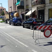 Albisola, un mezzo perde olio sulla strada: chiuso temporaneamente il passaggio pedonale vicino a Piazza Dante