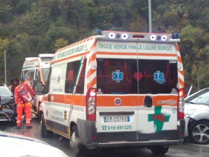 Biker soccorso nell'entroterra di Finale: codice giallo al Santa Corona