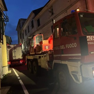 Stella, camion incastrato sulla Sp 22: &quot;liberato&quot; dopo ore dai vigili del fuoco (FOTO)