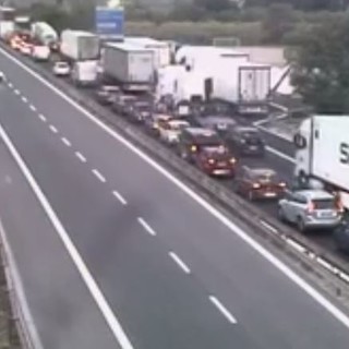 Traffico bloccato sulla A10: code tra Andora e Albenga