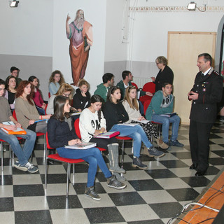 I Carabinieri incontrano gli studenti delle scuole &quot;In un mondo “legale” si vive meglio&quot;