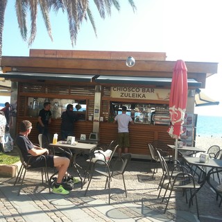 Finale Ligure, raid vandalici e furti nei bar e negozi del centro