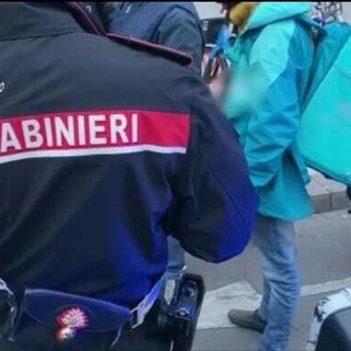 Sui riders la nuova frontiere del caporalato digitale: anche a Savona controlli dei carabinieri