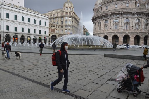 Covid, approvato il decreto: ecco le nuove regole. Super green pass anche al bancone dei bar, mascherine all'aperto, Ffp2 al chiuso