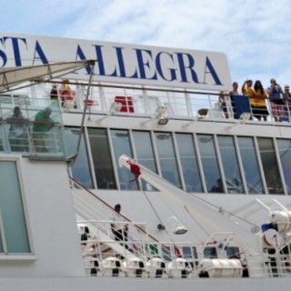 Intervista a un passeggero della Costa Allegra: &quot;Paura? Un po'&quot;. Il Video dell'arrivo in porto a Mahè