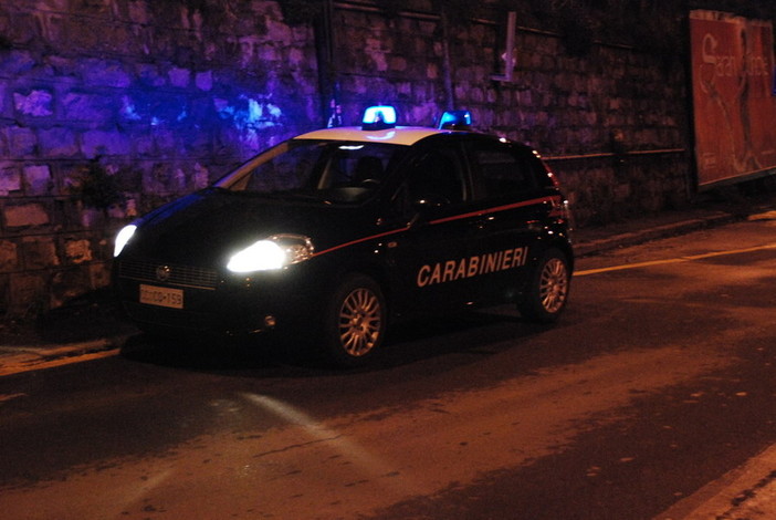 Lite fuori da una discoteca a Varazze: intervento dei carabinieri