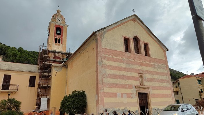 Ritorna al suo passato splendore il campanile di San Lorenzo: via i veli dal nuovo monumento di Varigotti