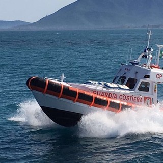 Vestiti sulla spiaggia, esito negativo per le ricerche