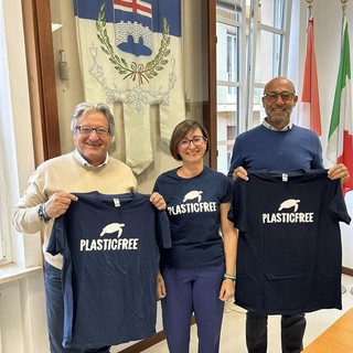 Carcare firma il protocollo d'intesa con Plastic Free (FOTO)