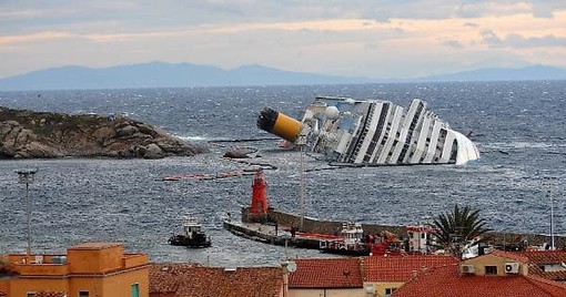 Costa Concordia, 11 anni fa il tragico naufragio che costò la vita a 32 persone