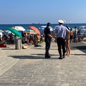 Tende e bivacchi sulla spiaggia a Savona, sanzionati 6 trasgressori ed espulso un irregolare