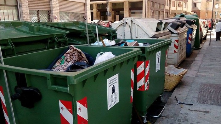 Savona: porta a porta delle utenze domestiche, il Comune chiede agli amministratori di trovare un'area per i contenitori condominiali